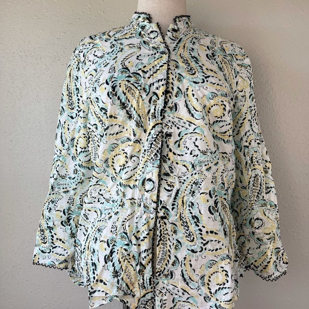 NWOT JH Collectibles Women’s Button Top Size M
